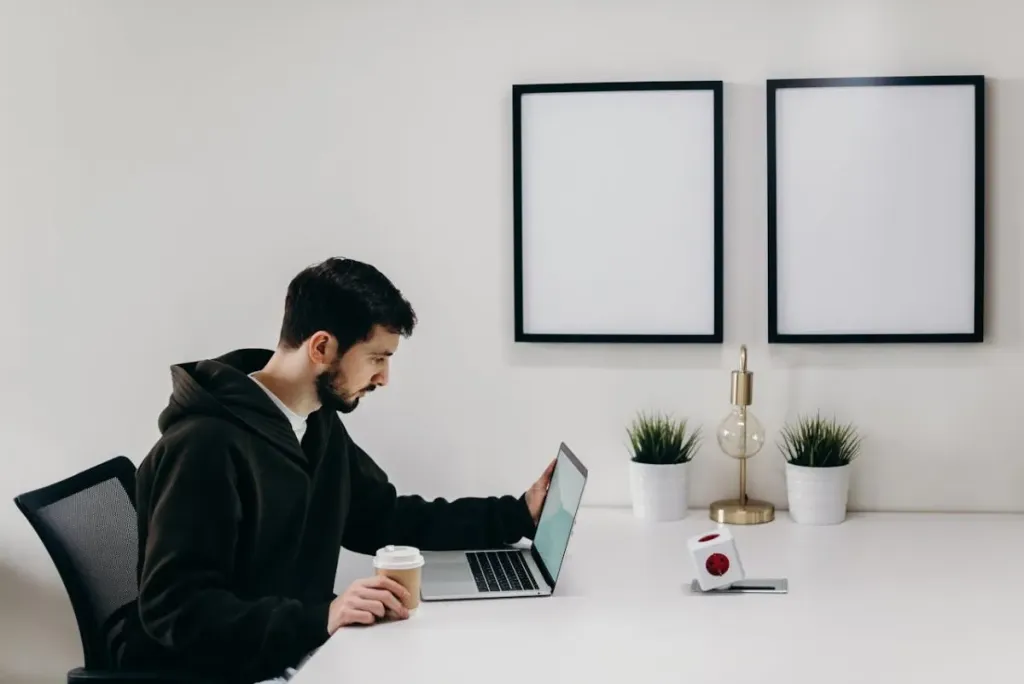Jak urządzić domowe biuro - profesjonalne home office